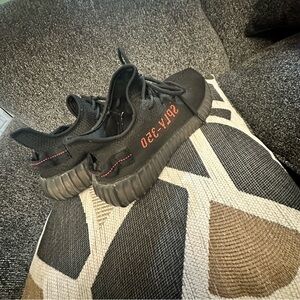 Men’s size 10 Adidas Yeezy Sneakers SPLY-350 Boost V2 Black and Red